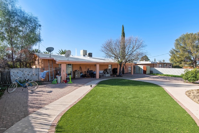 view of yard featuring a patio area