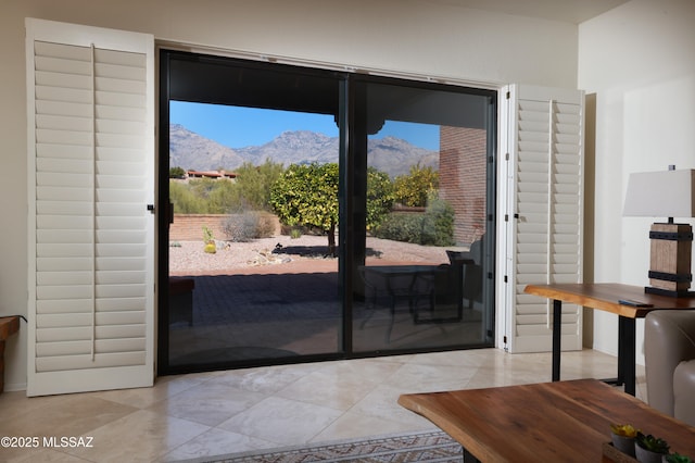 entryway featuring a mountain view