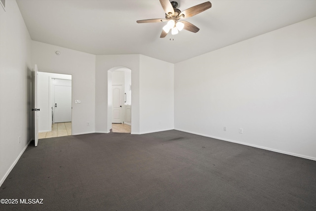 unfurnished room featuring ceiling fan and light colored carpet