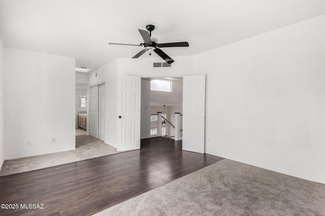 unfurnished room featuring dark wood-type flooring and ceiling fan