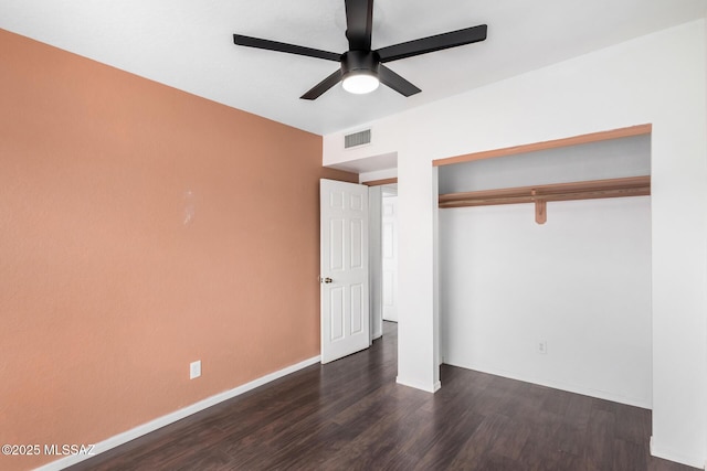 unfurnished bedroom featuring dark wood-type flooring, ceiling fan, and a closet