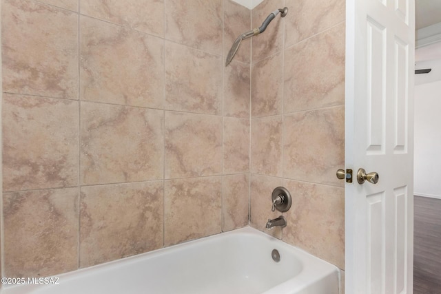 bathroom featuring tiled shower / bath