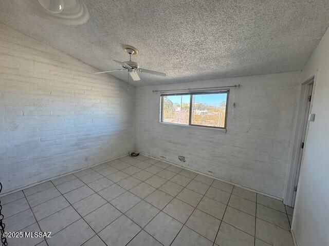 spare room featuring lofted ceiling and ceiling fan