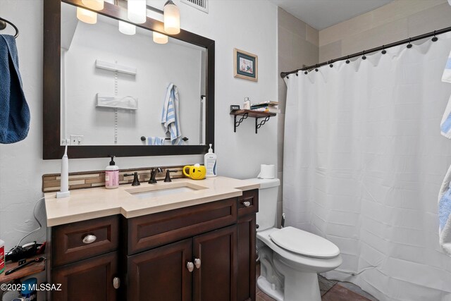 bedroom with ensuite bath and ceiling fan