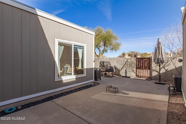 view of yard with a patio