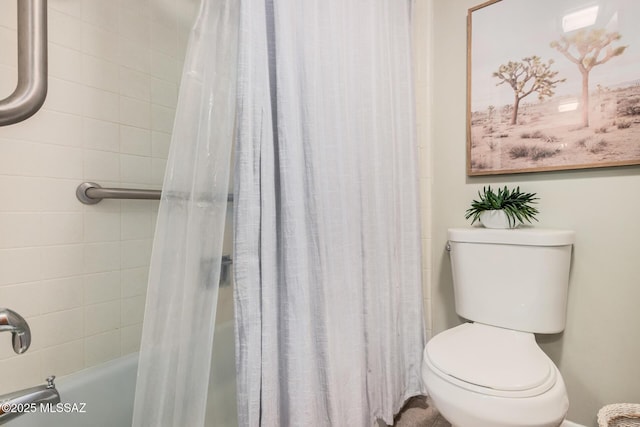 bathroom featuring toilet and shower / bath combo with shower curtain