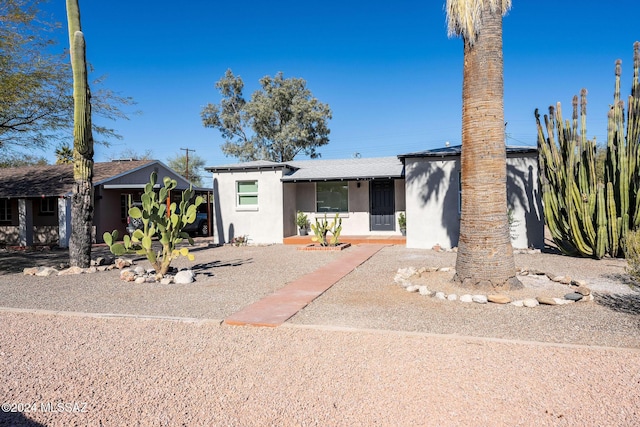 view of front facade featuring stucco siding