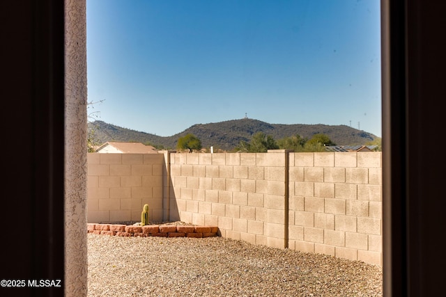 view of yard with a mountain view