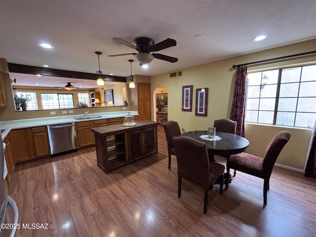 dining room with sink, dark wood-type flooring, and ceiling fan