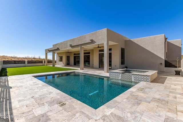 view of swimming pool with an in ground hot tub, a yard, ceiling fan, and a patio area