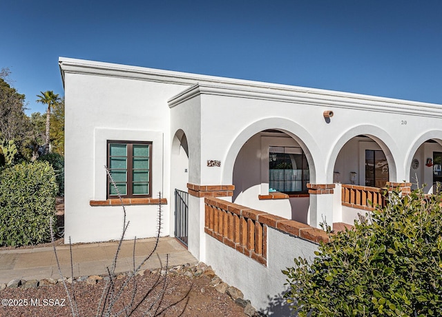 view of front of property featuring a porch