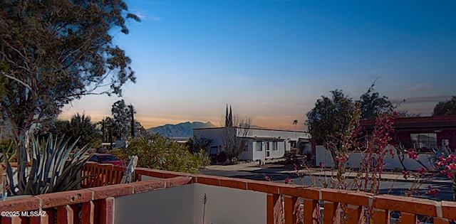 view of front of property featuring a mountain view