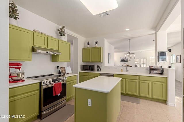 kitchen featuring sink, green cabinetry, appliances with stainless steel finishes, kitchen peninsula, and a kitchen island