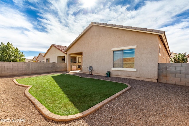 back of house featuring a yard