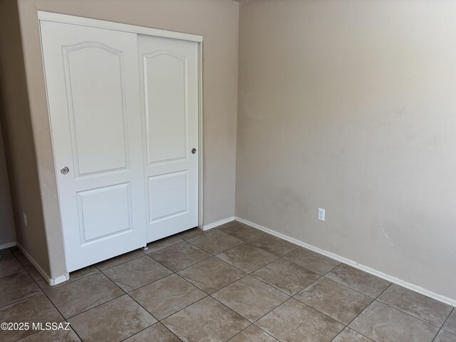 unfurnished room with light tile patterned floors