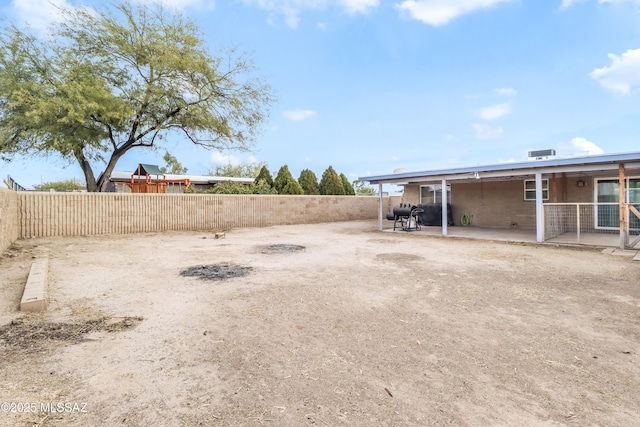 view of yard featuring a patio area