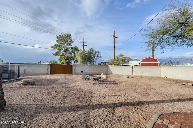 view of yard featuring a fire pit