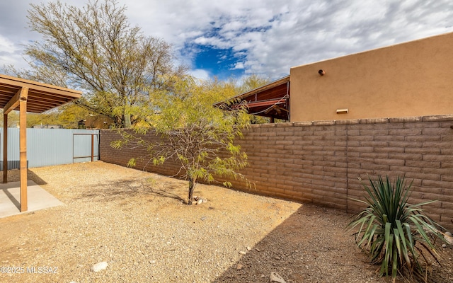 view of yard featuring a patio