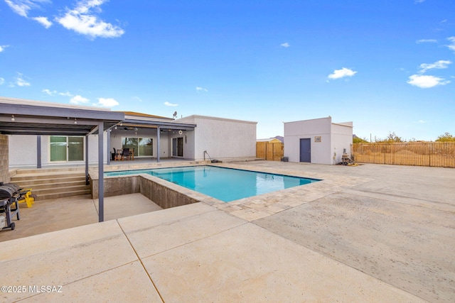 view of swimming pool featuring a patio