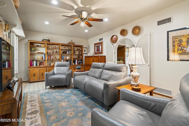 living area with recessed lighting, visible vents, arched walkways, and ceiling fan