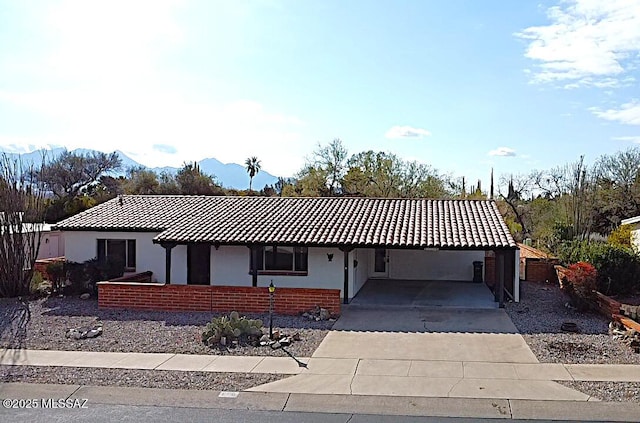 ranch-style house featuring a mountain view