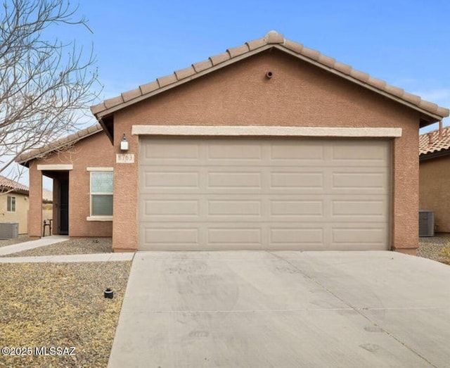 view of front facade featuring a garage