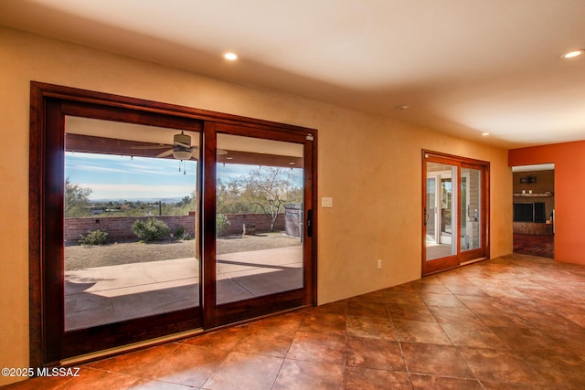 entryway featuring ceiling fan