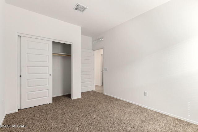 unfurnished bedroom with carpet flooring and a closet