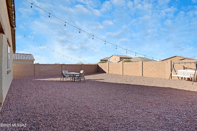 view of yard featuring a patio area