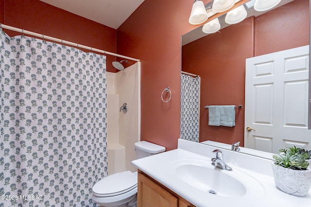 full bath featuring toilet, curtained shower, and vanity