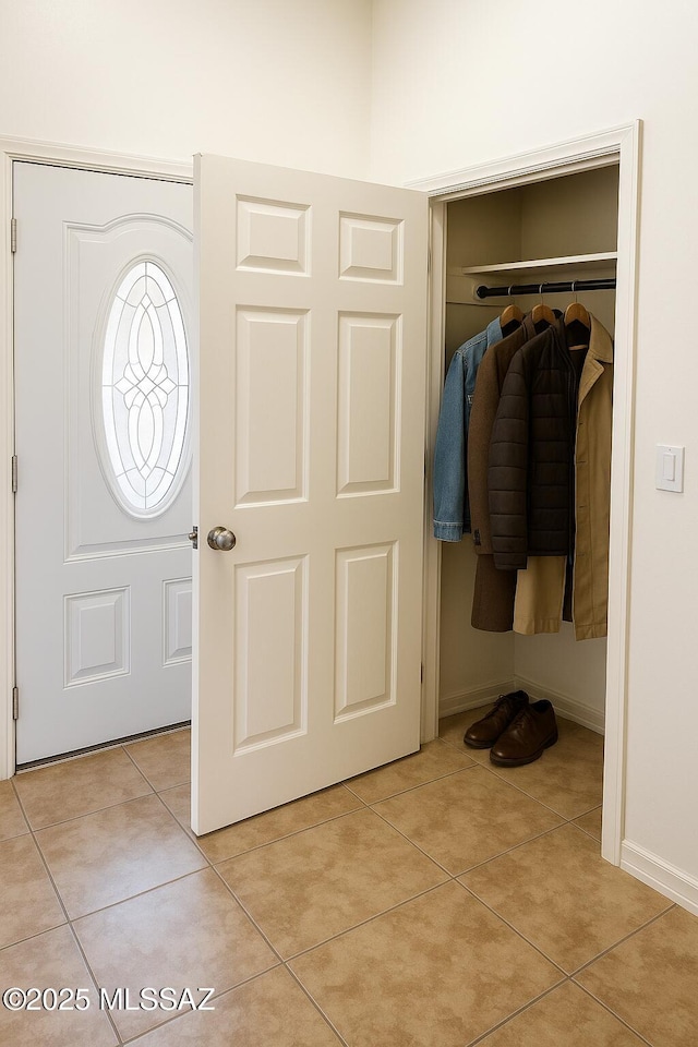 533 N Kino Springs Dr, Nogales, AZ 85621 - entrance foyer with light tile patterned floors and baseboards