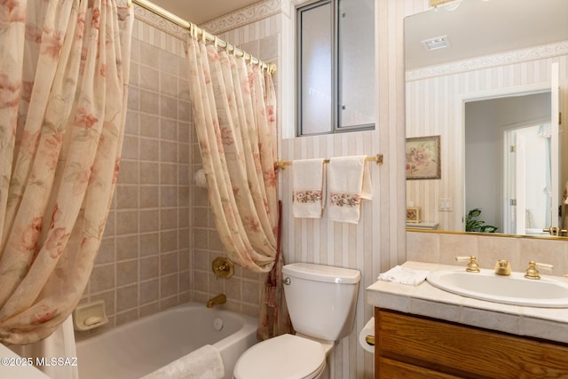 full bathroom with shower / tub combo with curtain, visible vents, toilet, vanity, and wallpapered walls