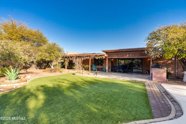 view of yard with a patio