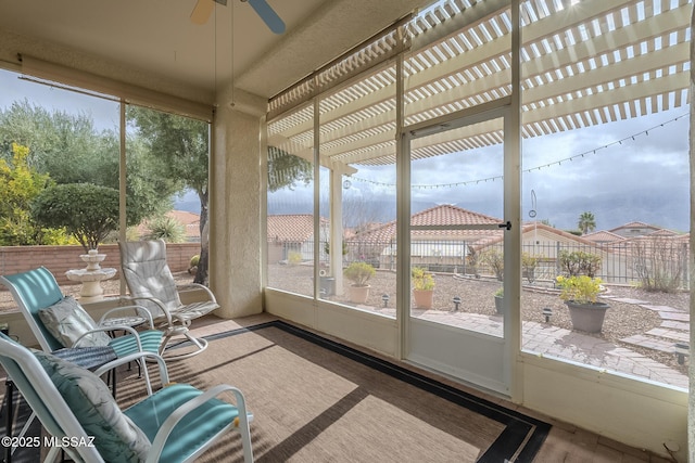 sunroom with ceiling fan