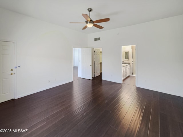 unfurnished room featuring dark wood-type flooring and ceiling fan