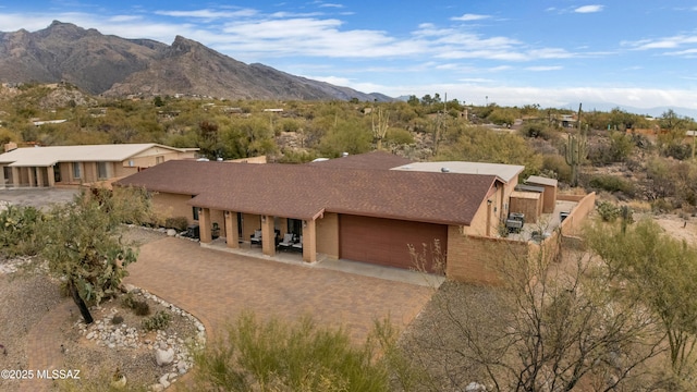 drone / aerial view featuring a mountain view