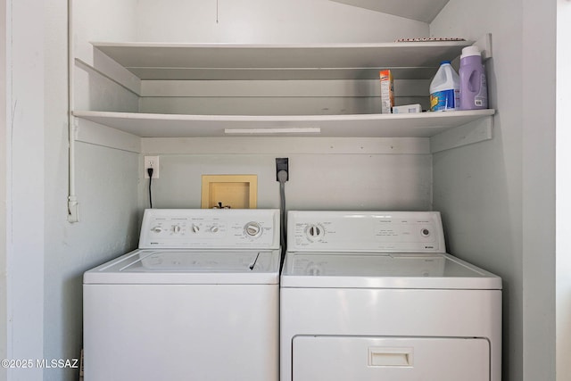 washroom featuring washing machine and clothes dryer