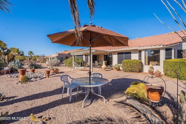 view of yard featuring a pergola and a patio area