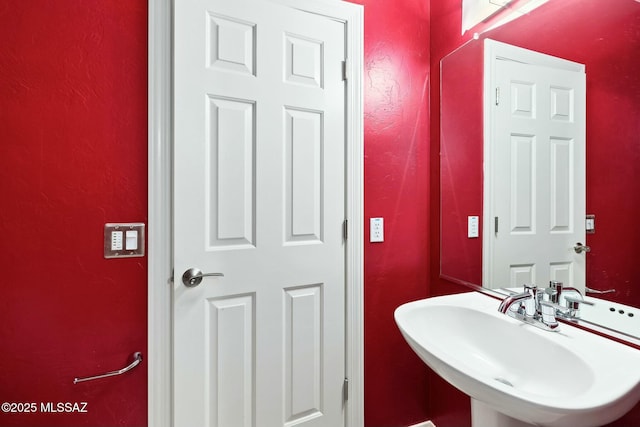 bathroom featuring sink