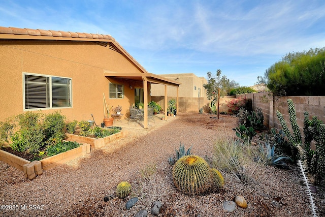 view of yard featuring a patio