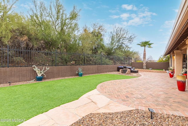 view of yard featuring a patio