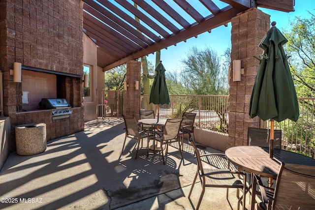 view of patio featuring an outdoor kitchen, a pergola, and area for grilling