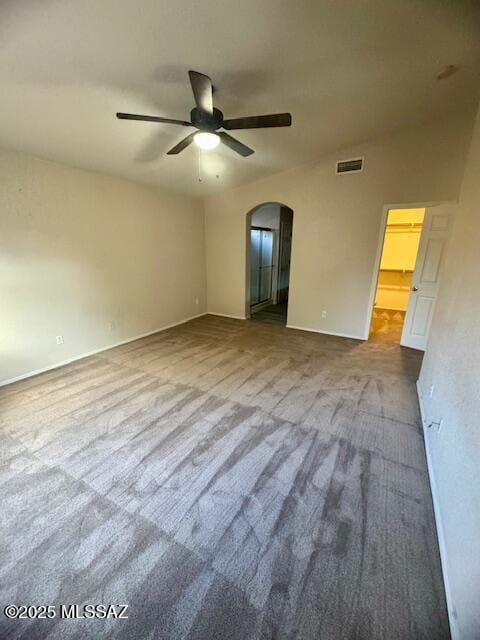 unfurnished room with light carpet and ceiling fan