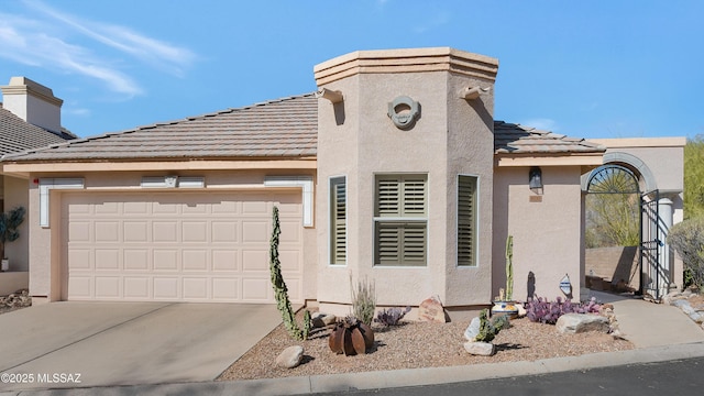 view of front facade with a garage