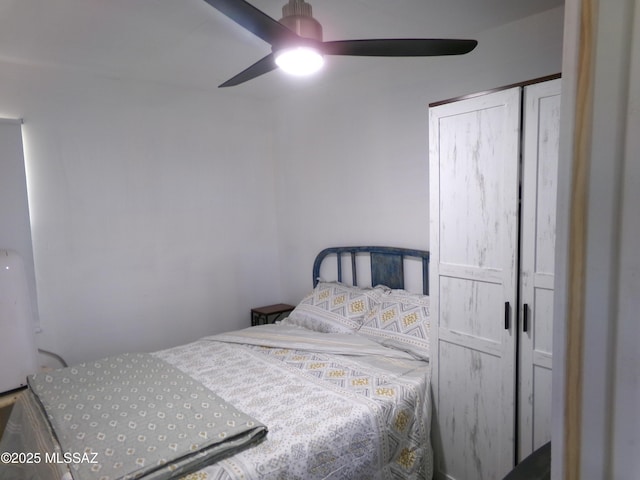 bedroom featuring ceiling fan