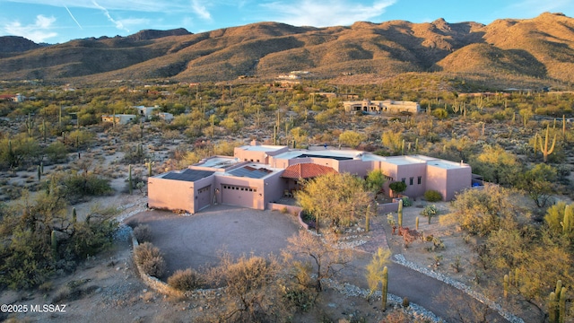 bird's eye view featuring a mountain view