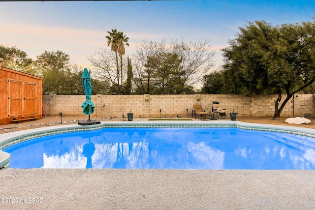 view of pool at dusk