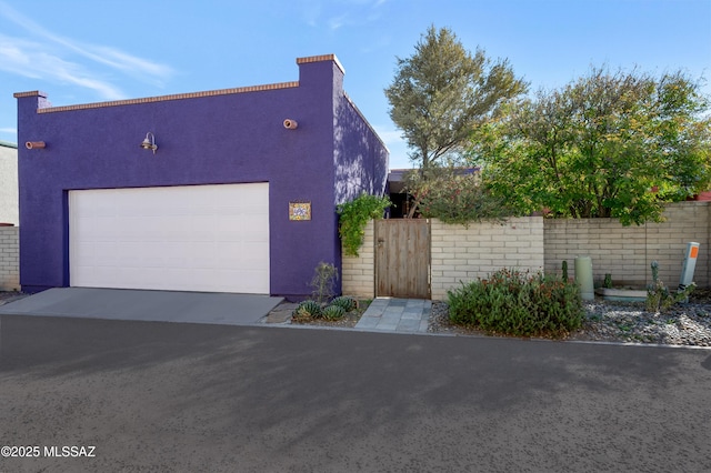 view of front facade with a garage