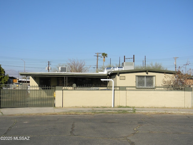 view of front of property