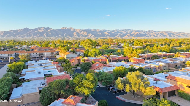 bird's eye view featuring a mountain view